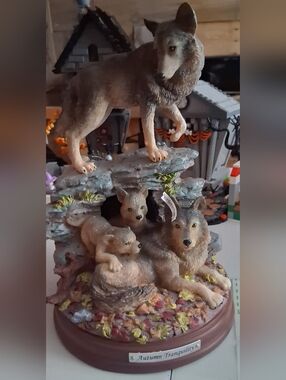 The Bradford Exchange Autumn Wolf Family Figurine in Gray and Brown Tones